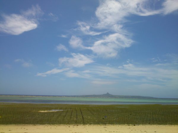 備瀬の海から見る伊江島