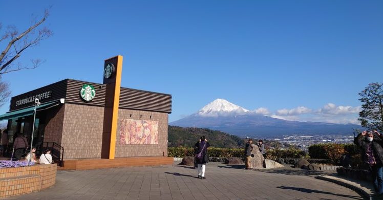 富士川サービスエリアのスタバと富士山